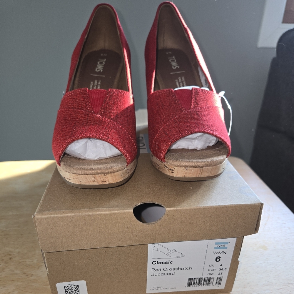 TOMS Women's Red Crossthatch Classic Shoes